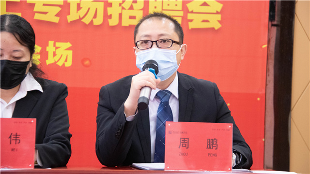 看新華同學(xué)如何足不出戶(hù)就好業(yè)！