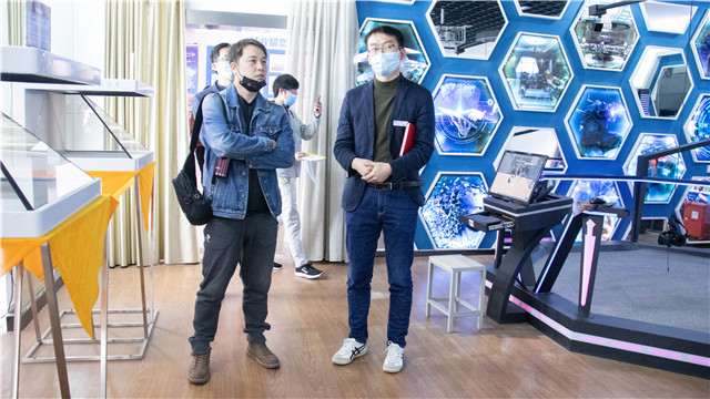 企業(yè)進(jìn)校搶人才，足不出戶就好業(yè)