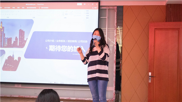 成都睿訊走進(jìn)新華開(kāi)展校園專場(chǎng)招聘會(huì)！