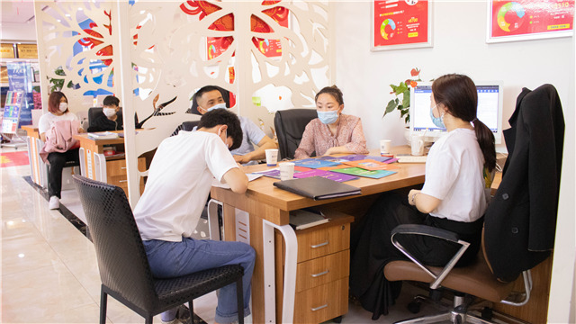 5?1嗨學(xué)季｜四川新華五一試學(xué)體驗(yàn)營火爆開營！
