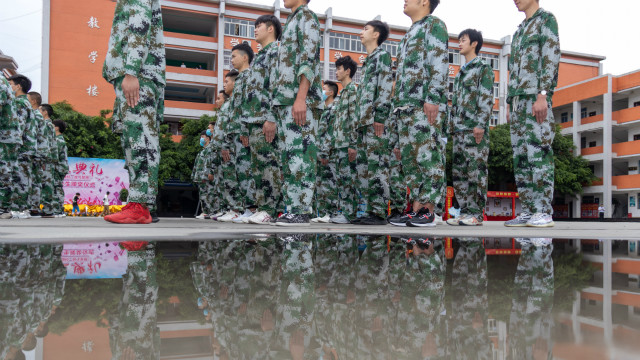 新生的第一課，軍訓(xùn)生活打響了新生活的第一槍！