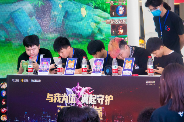 電競(jìng)少年又雙叒叕奪得冠軍，新華行走中的冠軍！