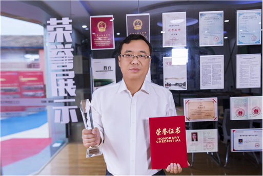 愛與責(zé)任、匠心育人 ▎新華十大匠師，有你認(rèn)識的嗎？