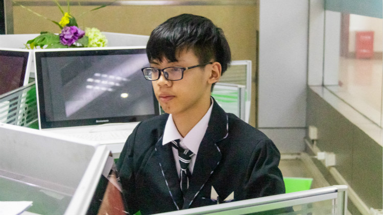 心中有火，眼中有光，新華圓夢少年！