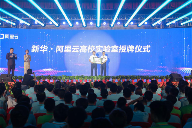 就業(yè)如此困難，他們?yōu)槭裁床粨?dān)心？
