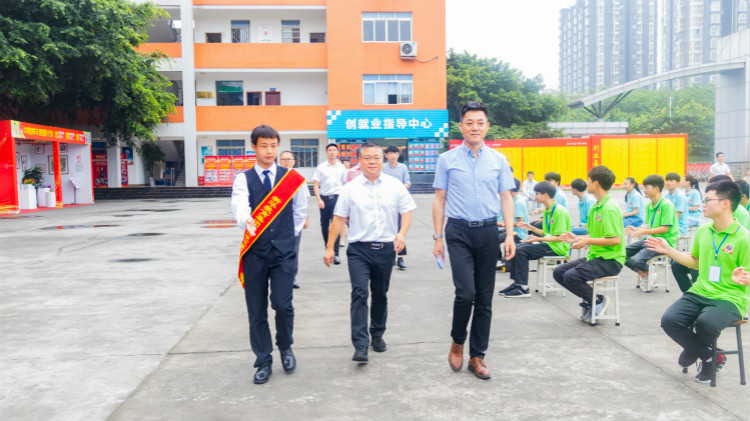 2020“紅色青春·魅力校園”四川新華勵志獎學(xué)金頒獎典禮盛大舉行！