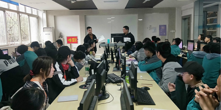 四川新華2020年階段結(jié)課答辯進(jìn)行中！