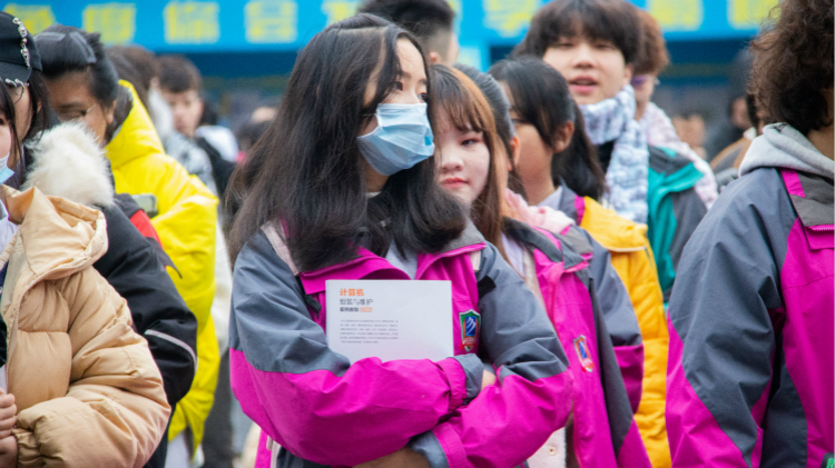 青春握手心，夢想放肩膀！因為電商讓人生充滿期待！