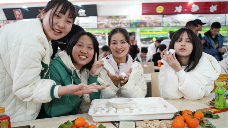 師生鬧元宵，四川新華陪你一起過大年！