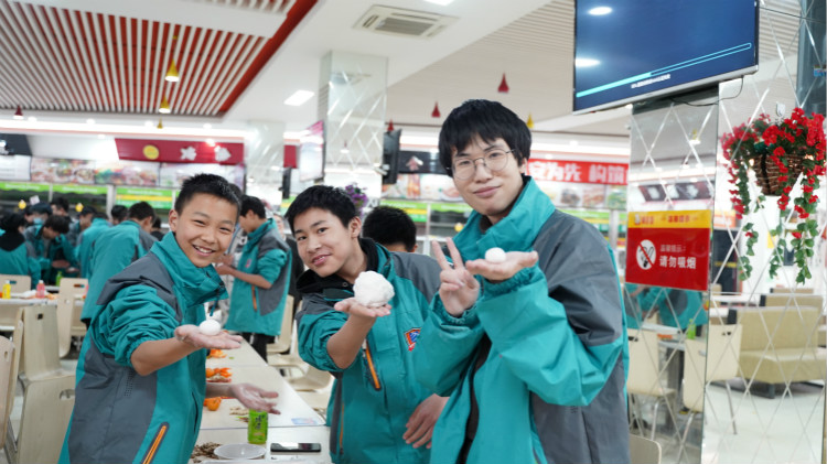 師生鬧元宵，四川新華陪你一起過大年！