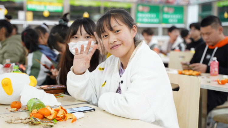 師生鬧元宵，四川新華陪你一起過大年！