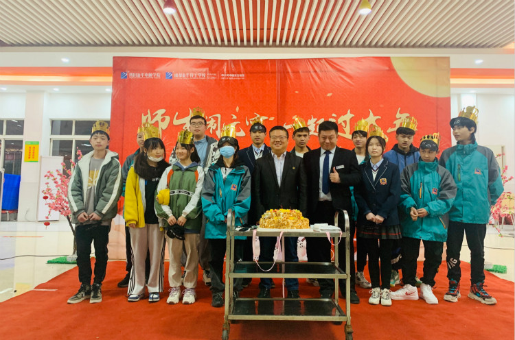 師生鬧元宵，四川新華陪你一起過大年！