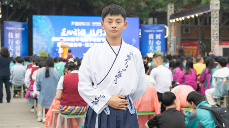 燃！為夢(mèng)想加冕！奔跑吧新青年！