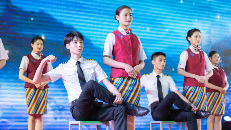 新華 《有志、有智、有質(zhì)》青年