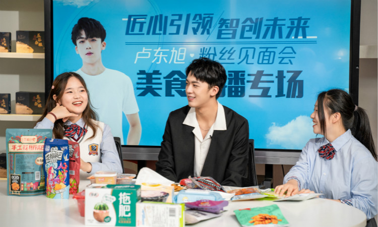 明星帶路|盧東旭探秘校園黑科技，直擊新華硬實力！