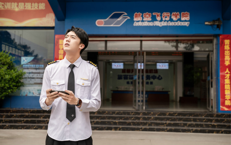 明星帶路|盧東旭探秘校園黑科技，直擊新華硬實力！