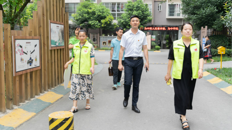 青春心向黨 建黨百年華誕|四川新華走訪慰問(wèn)老黨員