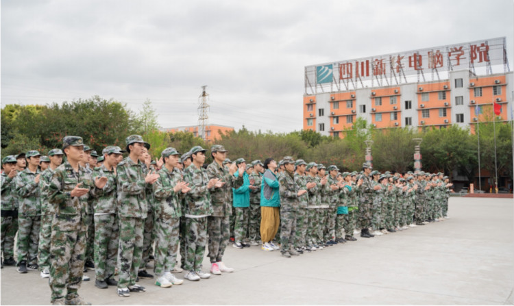 熱烈祝賀四川新華與綿陽飛行職業(yè)學院正式簽約，開啟國防教育新局面！