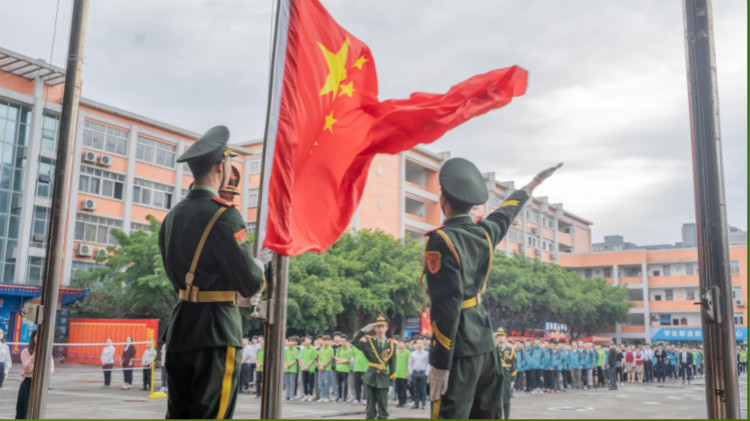 熱烈祝賀四川新華與綿陽飛行職業(yè)學院正式簽約，開啟國防教育新局面！