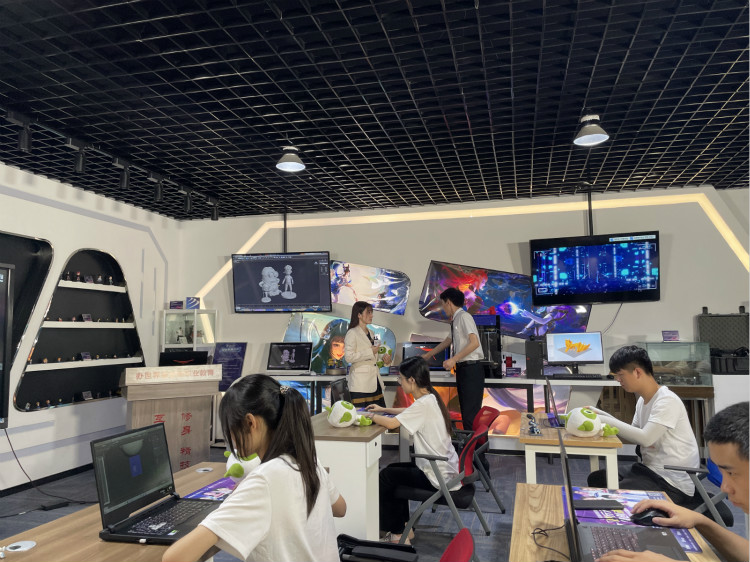 央視頻云端夏令營(yíng)攜手新華電腦，開啟動(dòng)漫設(shè)計(jì)小課堂！