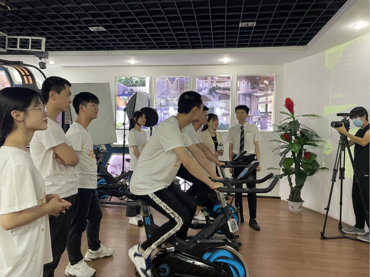 央視頻云端夏令營(yíng)攜手新華電腦，開啟動(dòng)漫設(shè)計(jì)小課堂！