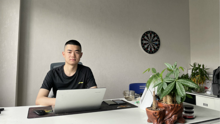 創(chuàng)業(yè)不怕年少，放棄上大學(xué)機(jī)會(huì)，19歲創(chuàng)業(yè)成功