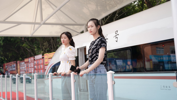 轉(zhuǎn)校來(lái)四川新華，我找到了久違的成就感！