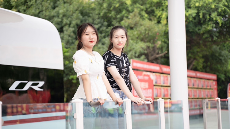 轉(zhuǎn)校來(lái)四川新華，我找到了久違的成就感！