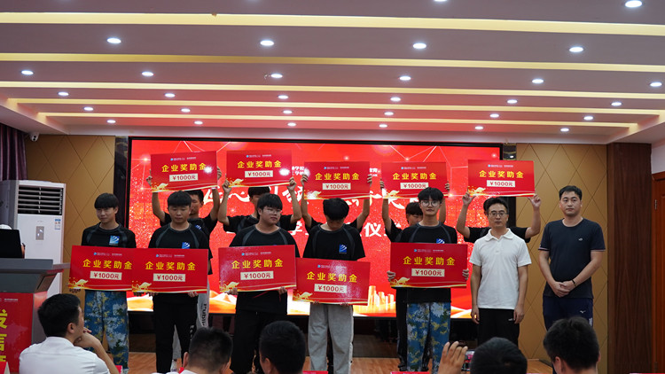 2021四川新華“影游杯”頒獎典禮暨校企共建項(xiàng)目發(fā)布會圓滿舉行!