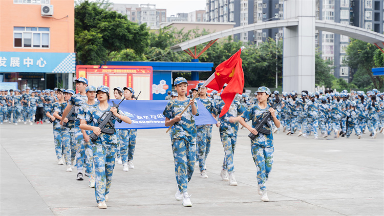 迷彩青春，軍訓(xùn)蛻變—四川新華素質(zhì)拓展訓(xùn)練匯演