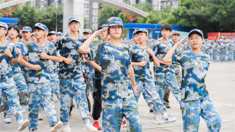 迷彩青春，軍訓(xùn)蛻變—四川新華素質(zhì)拓展訓(xùn)練匯演