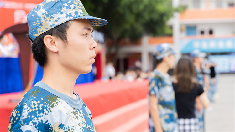 迷彩青春，軍訓(xùn)蛻變—四川新華素質(zhì)拓展訓(xùn)練匯演