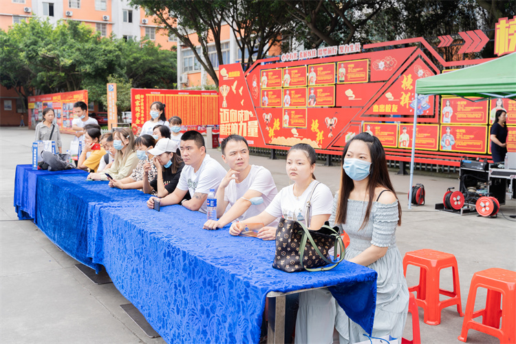 迷彩青春，軍訓(xùn)蛻變—四川新華素質(zhì)拓展訓(xùn)練匯演