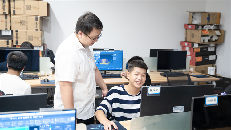 校企合作三方共贏，就業(yè)回訪見證新華學子成長！