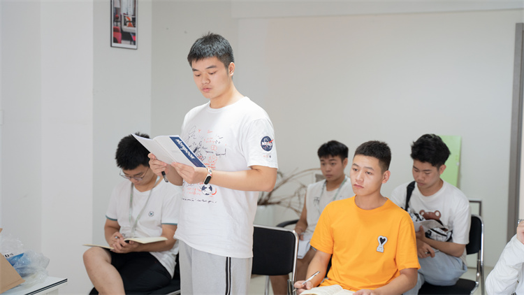 校企合作三方共贏，就業(yè)回訪見證新華學子成長！