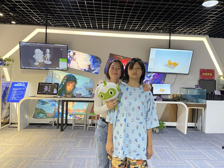 三姐妹一同報名，圓夢新華