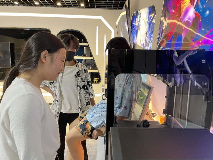 三姐妹一同報名，圓夢新華