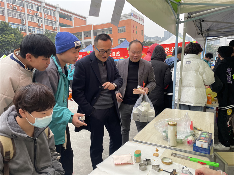 四川新華“雙十二”教育嘉年華系列活動火爆來襲?！