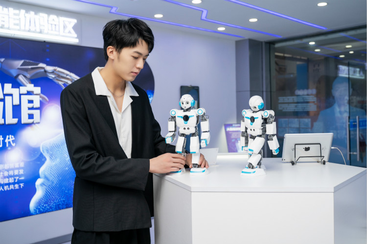 【新興專業(yè)解讀】—人工智能空前火爆，新華教學(xué)和就業(yè)如何？