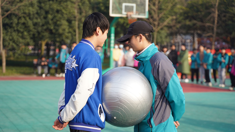 超“燃”運動會！成都新華冬季運動會“圖”擊現(xiàn)場！