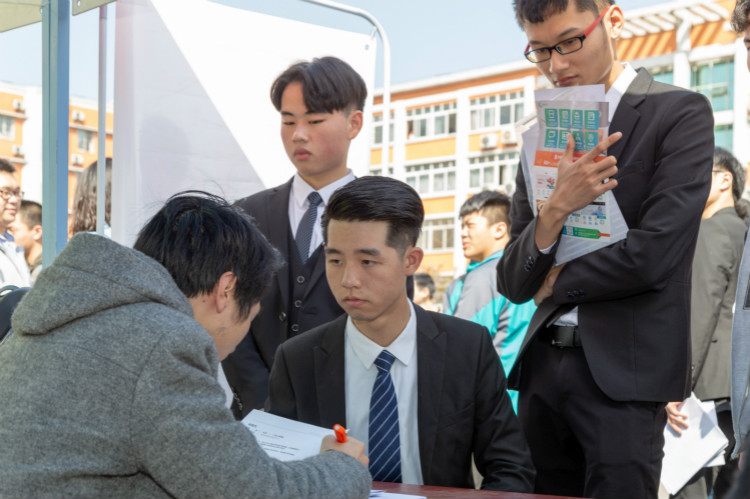 新華攜手名企，定向委培人才，讓學生好就業(yè)、就好業(yè)！