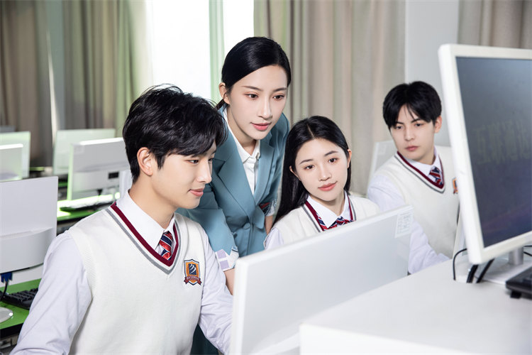 初中生成績不好，學(xué)什么專業(yè)好？選什么學(xué)校就業(yè)有前途？