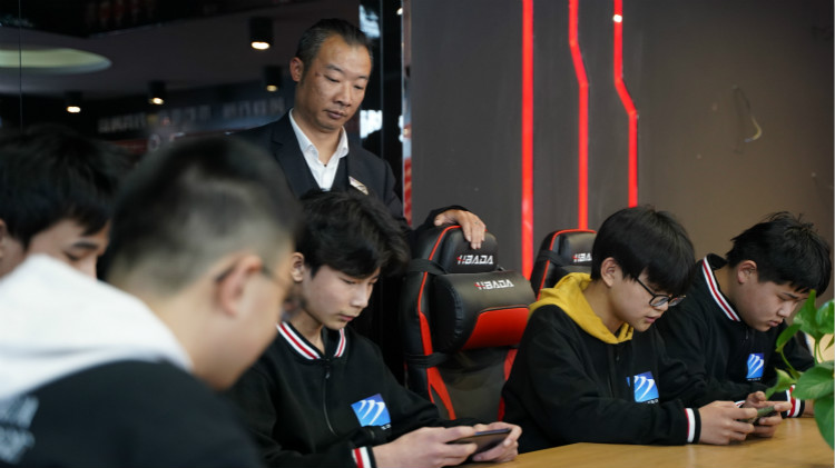 王者爭霸 限定名額！LGD俱樂部明星成員來新華啦！