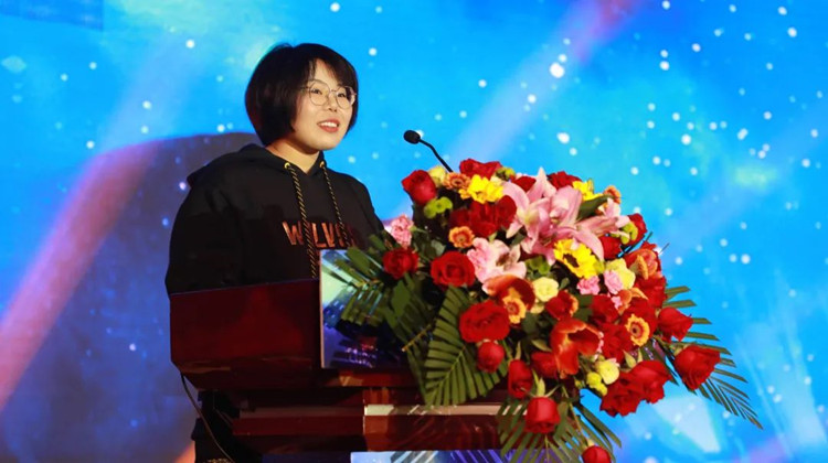 新“競(jìng)”之力，狼隊(duì)電子競(jìng)技俱樂(lè)部青訓(xùn)人才孵化基地落地新華