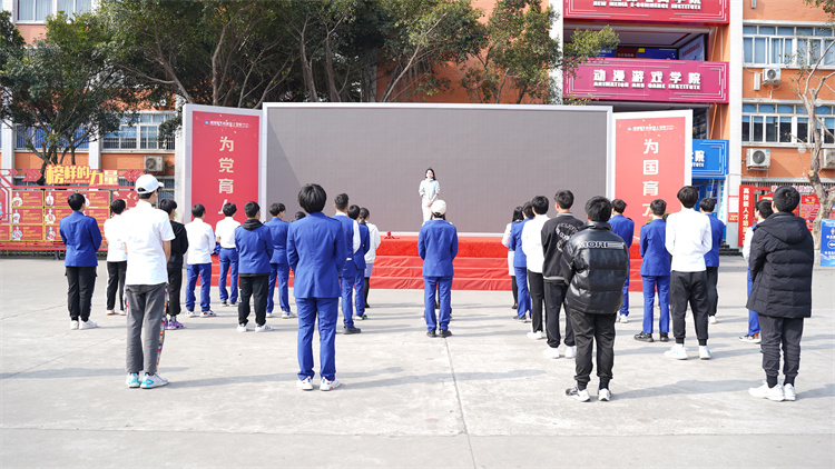國(guó)防風(fēng)采！新華國(guó)防少年不怕練！