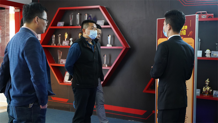 熱烈歡迎智能制造企業(yè)走進(jìn)成都新華交流學(xué)習(xí)指導(dǎo)！