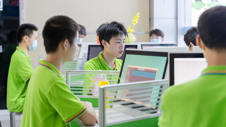 加快技能型人才建設(shè)，培養(yǎng)大國(guó)工匠