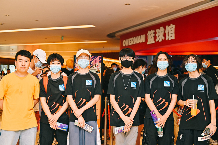 RNG三比二奪冠！電子競(jìng)技行業(yè)崛起