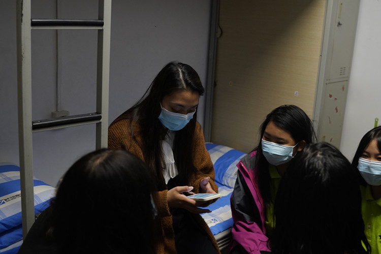 疫情賽風(fēng)雪，師恩駐新華