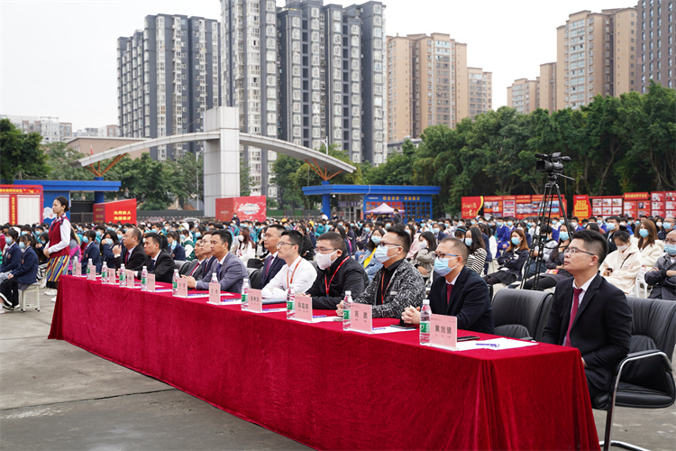 啟航！現(xiàn)場直擊2022級新生開學(xué)典禮暨京東社會實(shí)踐表彰大會！